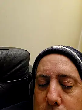 HeteroHotGuy1 online show from 12.13.24