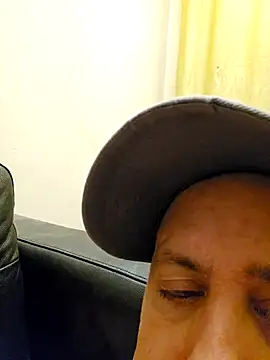 HeteroHotGuy1 online show from 12.15.24