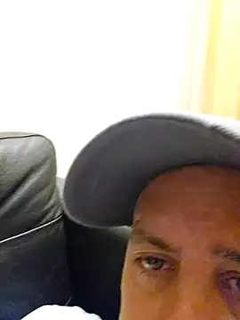 HeteroHotGuy1 online show from 12.20.24