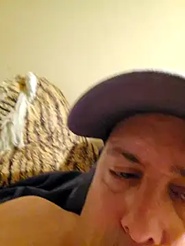 HeteroHotGuy1 online show from 12.27.24