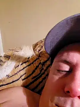 HeteroHotGuy1 online show from 02.14.25