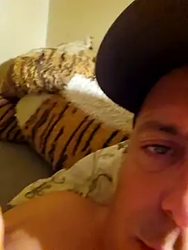 HeteroHotGuy1 online show from 09.24.25