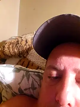 HeteroHotGuy1 online show from 09.28.25