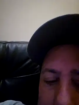 HeteroHotGuy1 online show from 09.29.25