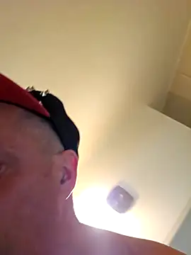 HeteroHotGuy1 online show from 10.16.25