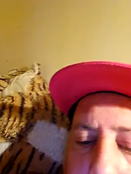 HeteroHotGuy1 online show from 10.19.25