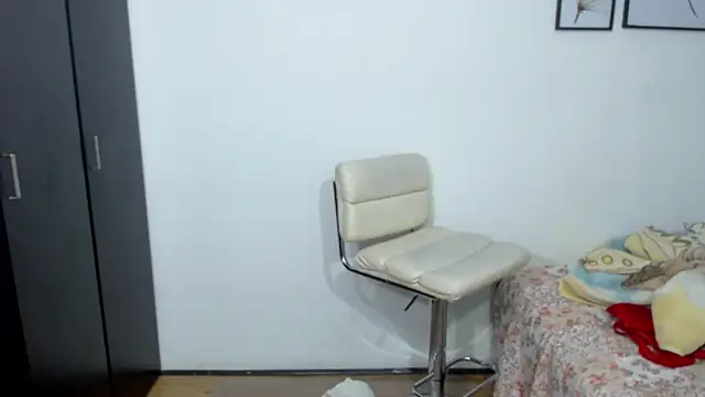 Snapshot of viki_mom chatting on 12.11.24 viki mom online show from 12.11.24