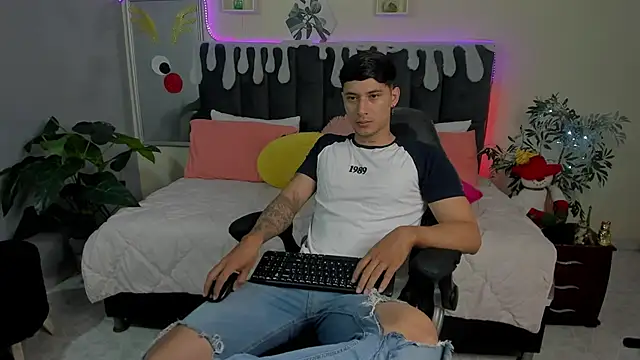 Damian23   online show from 12.30.24