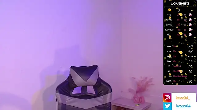 Snapshot of Alexx_tc chatting on 10.22.25 Alexx tc online show from 10.22.25