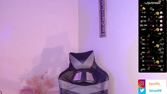 Snapshot of Alexx_tc chatting on 10.29.25 Alexx tc online show from 10.29.25