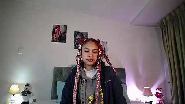 Snapshot of Kat_cute_ chatting on 12.20.24 Kat cute online show from 12.20.24