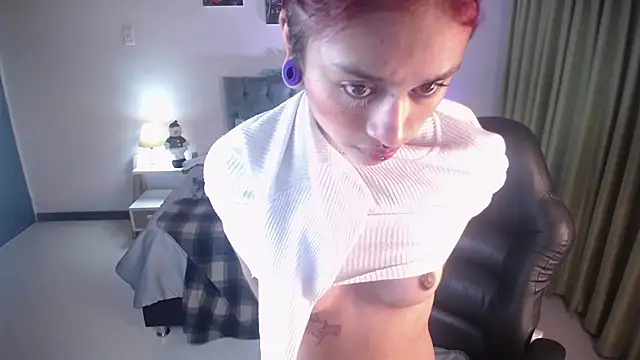 Snapshot of Kat_cute_ chatting on 12.29.24 Kat cute online show from 12.29.24