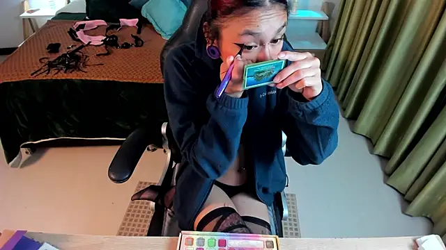 Snapshot of Kat_cute_ chatting on 03.11.25 Kat cute online show from 03.11.25