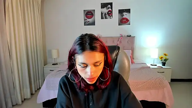 Snapshot of Kat_cute_ chatting on 03.18.25 Kat cute online show from 03.18.25