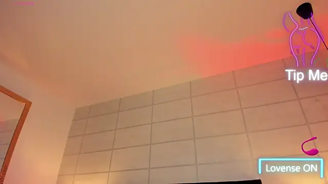 Snapshot of Christine_Laam chatting on 09.30.25 Christine Laam online show from 09.30.25