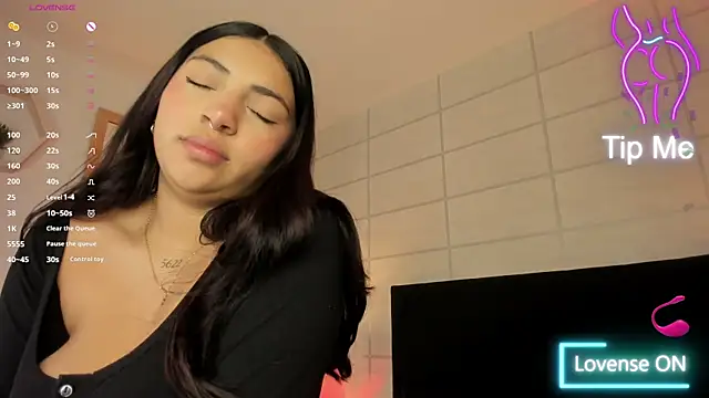 Snapshot of Christine_Laam chatting on 10.08.25 Christine Laam online show from 10.08.25