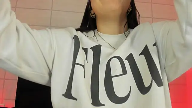 Snapshot of Christine_Laam chatting on 10.09.25 Christine Laam online show from 10.09.25