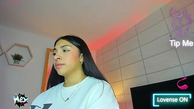 Snapshot of Christine_Laam chatting on 10.15.25 Christine Laam online show from 10.15.25