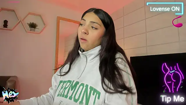 Snapshot of Christine_Laam chatting on 10.20.25 Christine Laam online show from 10.20.25