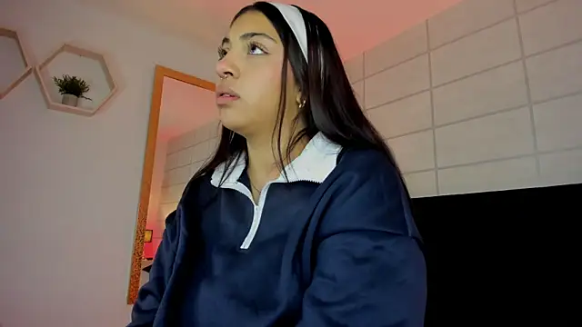 Snapshot of Christine_Laam chatting on 10.28.25 Christine Laam online show from 10.28.25