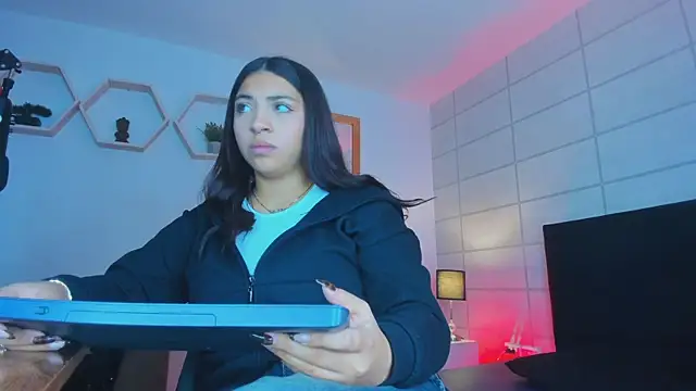 Snapshot of Christine_Laam chatting on 10.30.25 Christine Laam online show from 10.30.25