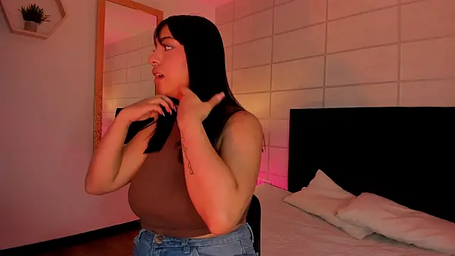 Snapshot of Christine_Laam chatting on 02.11.26 Christine Laam online show from 02.11.26