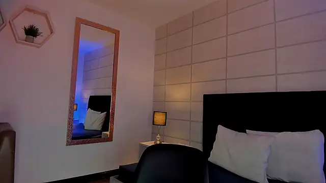 Snapshot of Christine_Laam chatting on 02.12.26 Christine Laam online show from 02.12.26