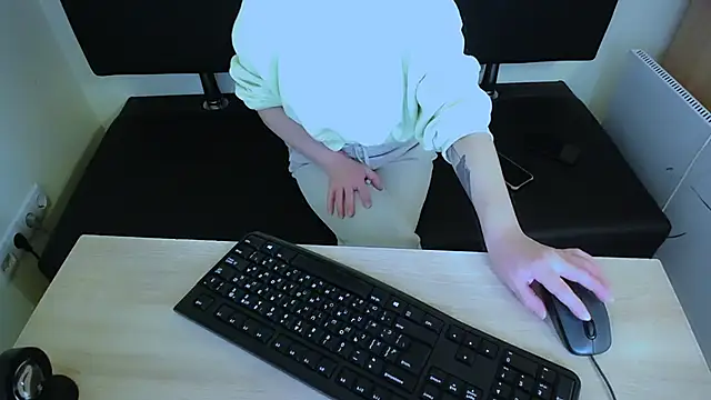 LaimaV  online show from 10.30.25