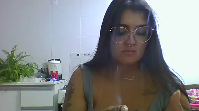 Snapshot of isa_ofc2024 chatting on 12.20.25 isa ofc2024 online show from 12.20.25