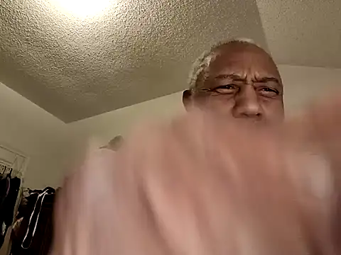 Snapshot of yasohw chatting on 12.20.24 yasohw online show from 12.20.24