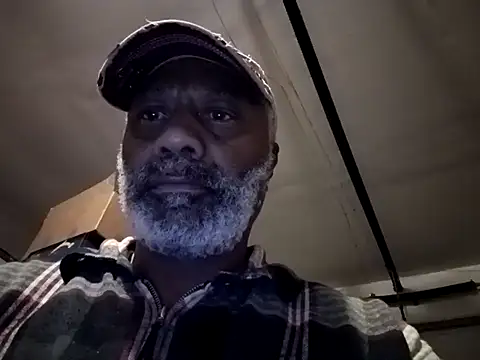 Snapshot of yasohw chatting on 12.29.24 yasohw online show from 12.29.24