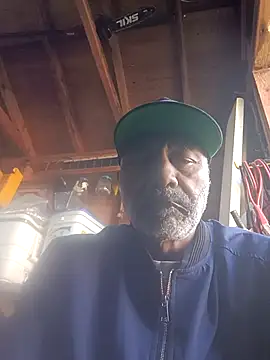 Snapshot of yasohw chatting on 11.22.25 yasohw online show from 11.22.25