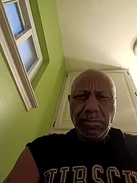 Snapshot of yasohw chatting on 11.27.25 yasohw online show from 11.27.25