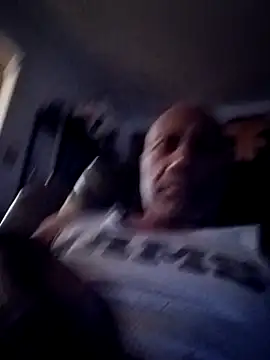 Snapshot of yasohw chatting on 11.28.25 yasohw online show from 11.28.25