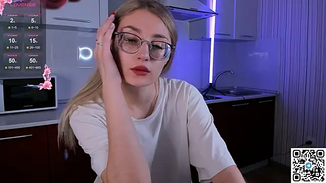 LivyyBossom online show from 12.13.24