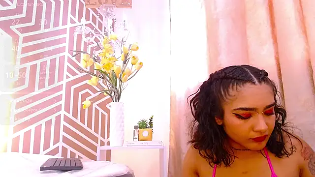 Snapshot of HelenaSwani chatting on 01.27.25 HelenaSwani online show from 01.27.25
