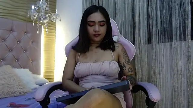 Snapshot of HelenaSwani chatting on 02.19.25 HelenaSwani online show from 02.19.25
