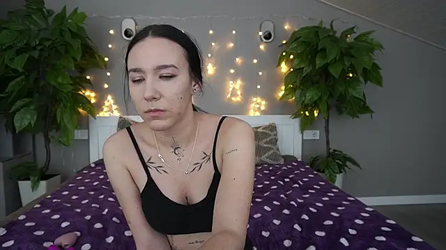 NikkiGoldSide online show from 01.15.25