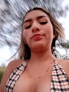 GIRL DONCELLA online show from 12.16.24