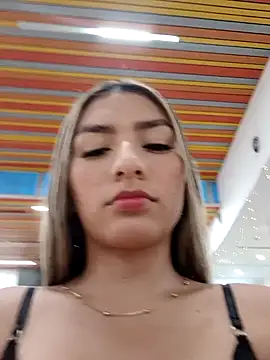 GIRL DONCELLA online show from 12.17.24