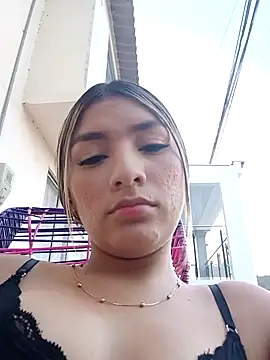 GIRL DONCELLA online show from 01.22.25