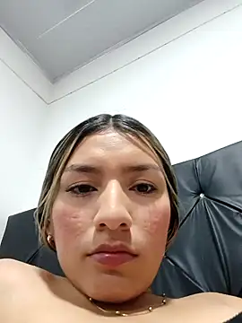 GIRL DONCELLA online show from 02.01.25