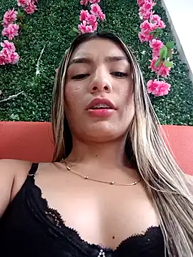 GIRL DONCELLA online show from 02.07.25