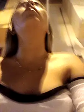 GIRL DONCELLA online show from 03.02.25