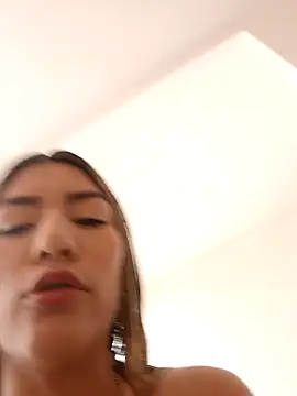 GIRL DONCELLA online show from 03.11.25