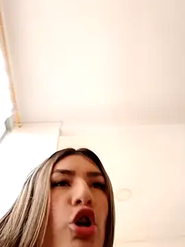 GIRL DONCELLA online show from 03.22.25