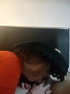 Snapshot of SpecialSpecies chatting on 09.28.25 SpecialSpecies online show from 09.28.25