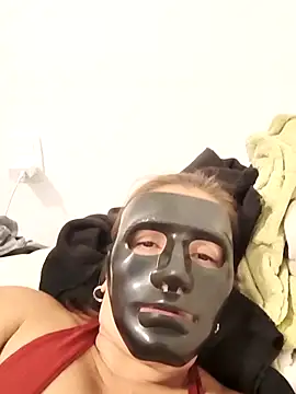 Snapshot of MideleyBranquis chatting on 11.27.25 MideleyBranquis online show from 11.27.25