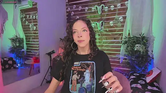 Sapphire Venuss online show from 10.29.25