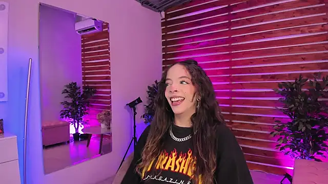 Sapphire Venuss online show from 11.29.25